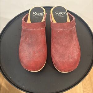Sven Burgundy Suede Clogs